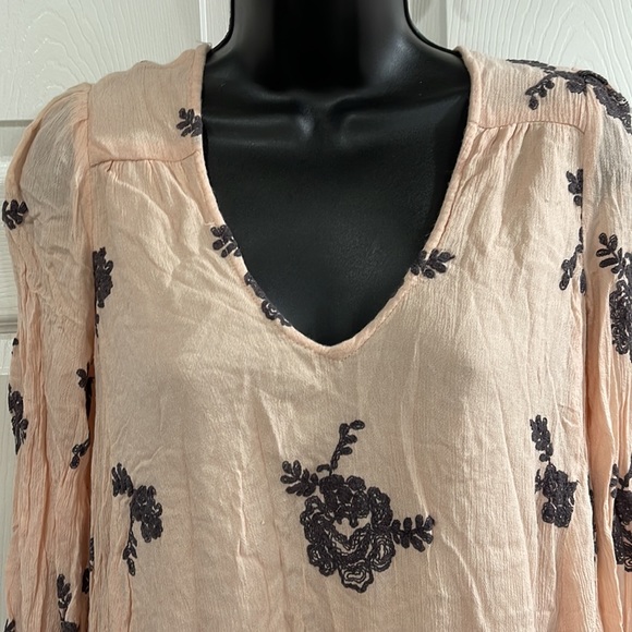 Peach and Gray Top - Picture 3 of 5